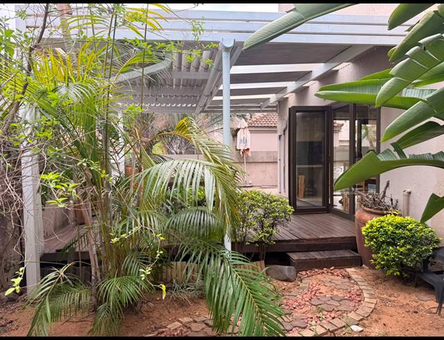 3 BEDROOM TOWNHOUSE FOR SALE IN SAFARI GARDENS